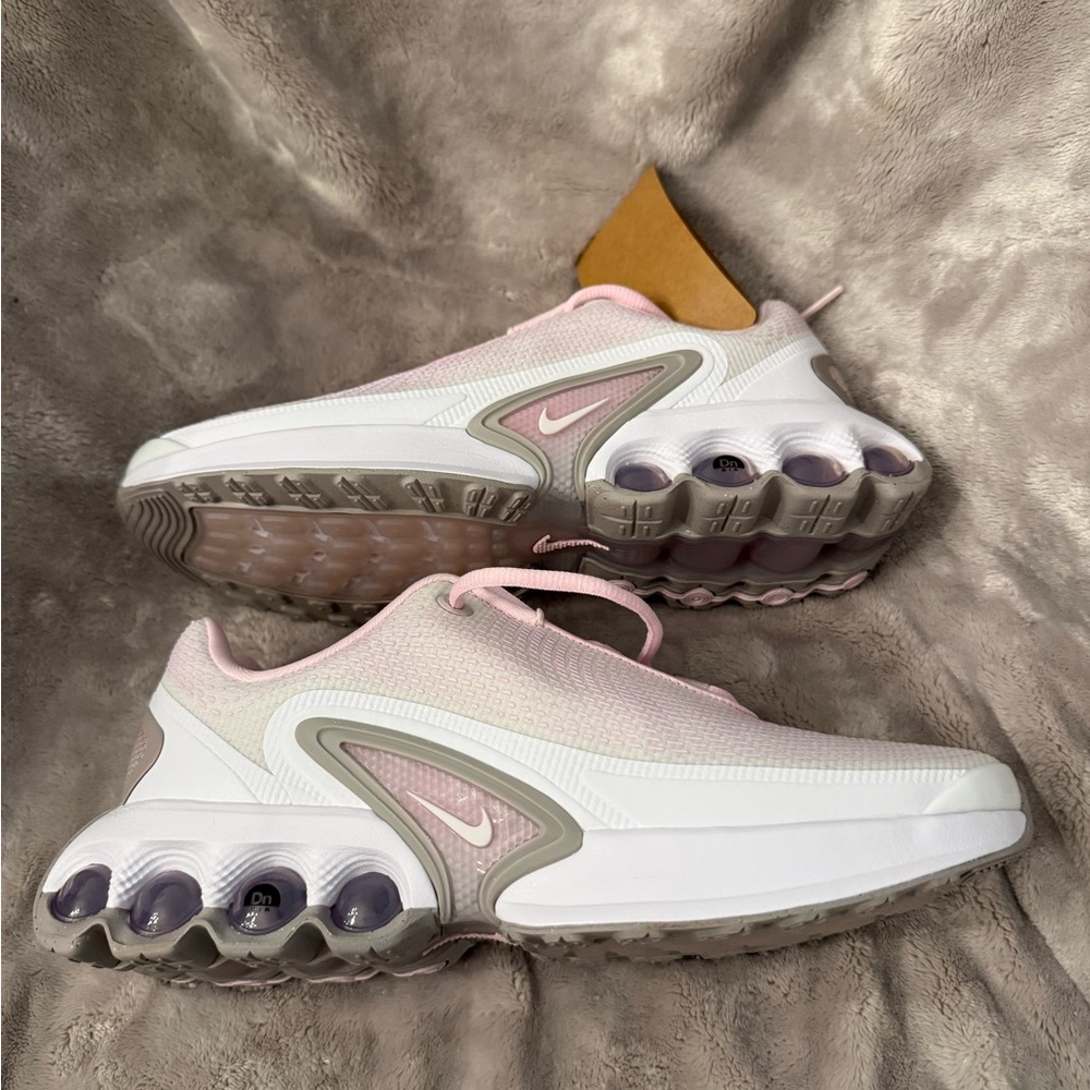 Nike Air Max DN Size 7Y Pink Foam Youth Sneakers New With Tags - Picture 5 of 7